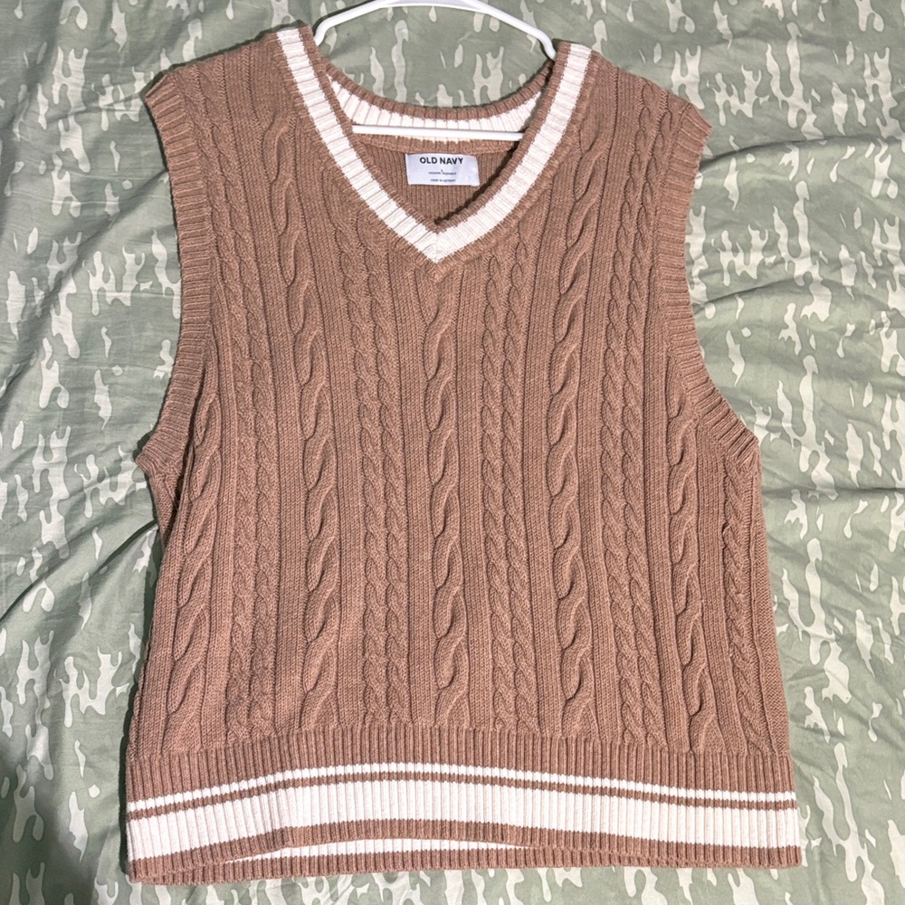 Old Navy Women's Tan Cable Knit V-Neck Sweater Vest